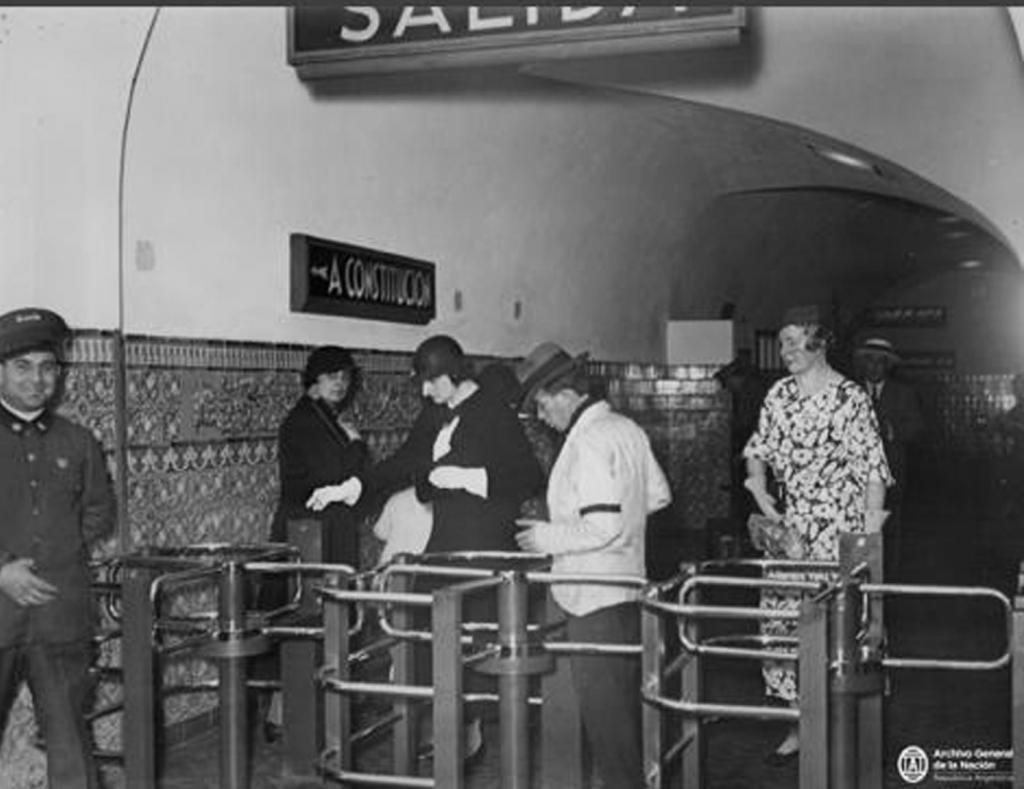 1934 Subte de Buenos Aires Argentina, zócalos de cerámica Ruiz de Luna, Talavera