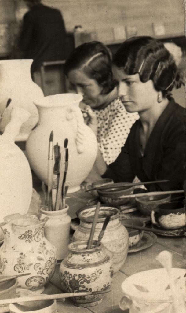 Pintando una jarra de asas sogeadas