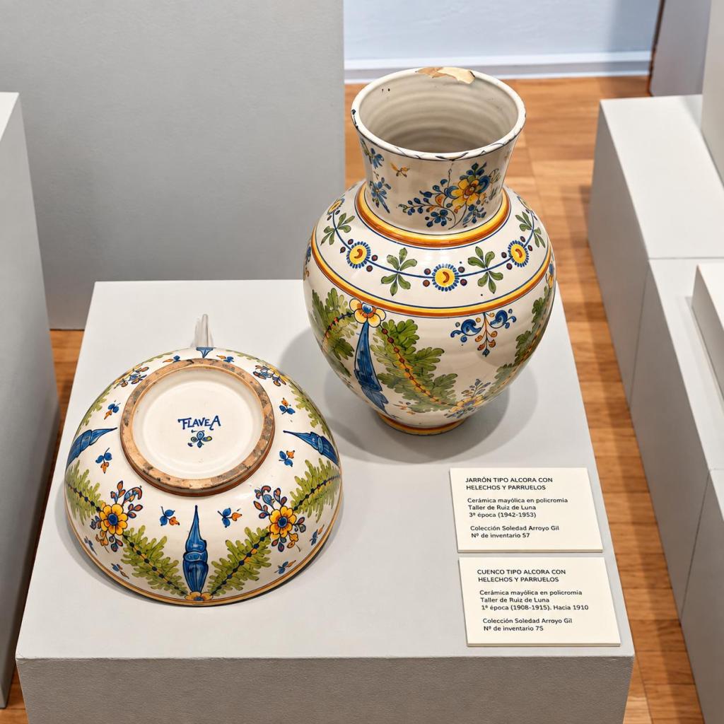 Exposición de cerámicas de S. Arroyo en el Ruiz de Luna-Jarrón y cuenco Ruiz de Luna
