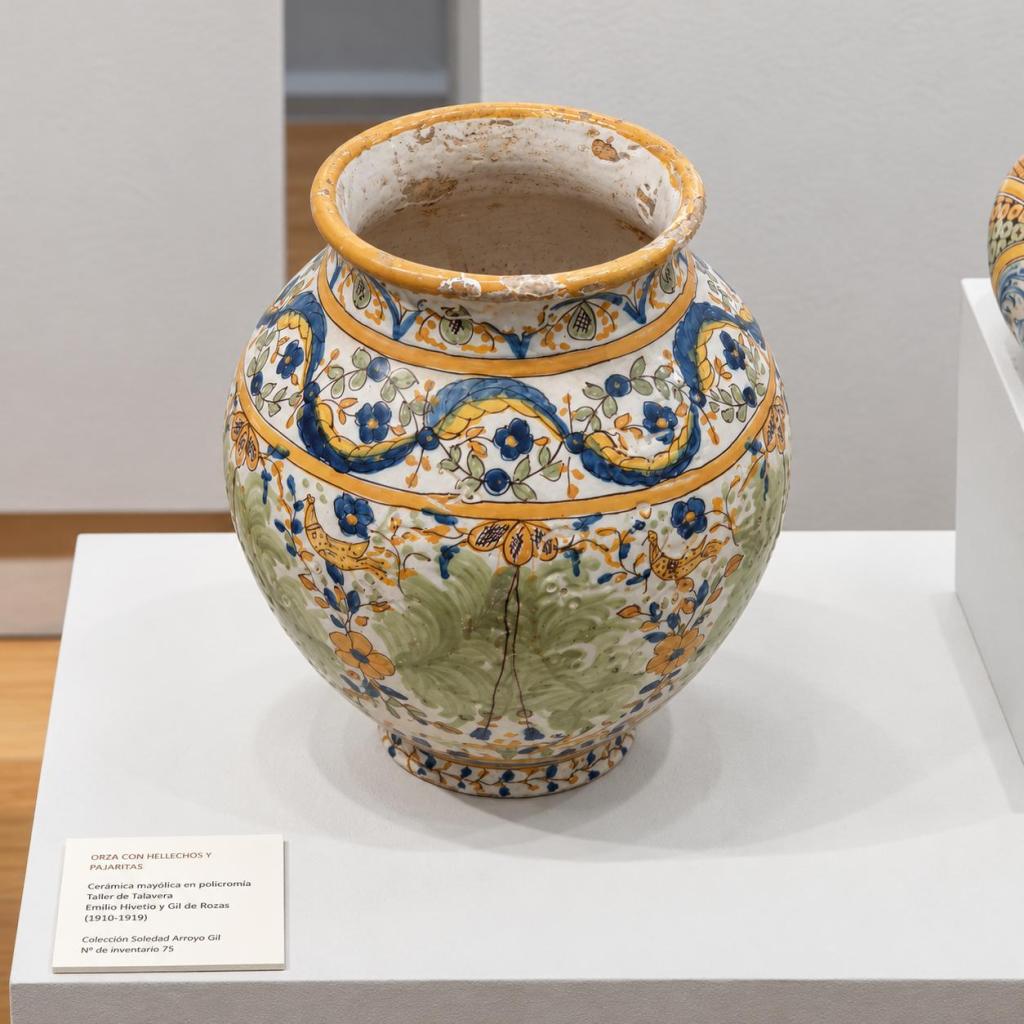 Exposicion-de-ceramicas-de-S.-Arroyo-en-el-Ruiz-de-Luna-Orza-con-helechos-y-pajaritas.jpg