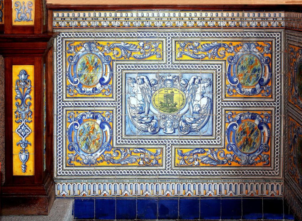 Zócalo en que, el motivo principal representa el escudo de Talavera