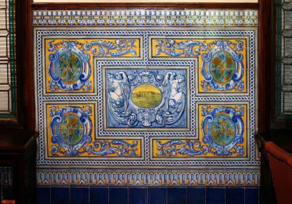 Zócalo en que, el motivo principal representa un paisaje en zona de presa